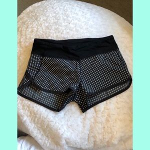 LULULEMON run speed short black polka dot